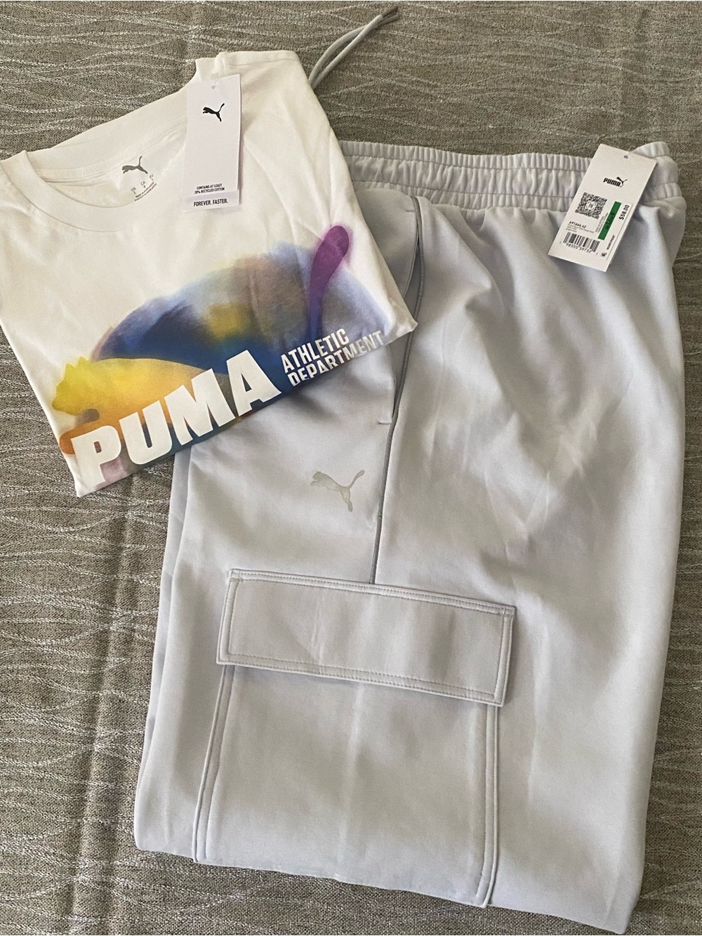 PUMA Bundle, sweat pants and tee shirt - Picture 2 of 8